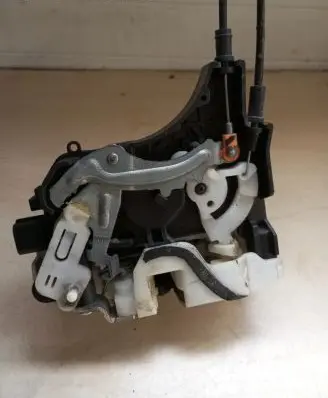 Mitsubishi Outlander Rear door lock MN145876