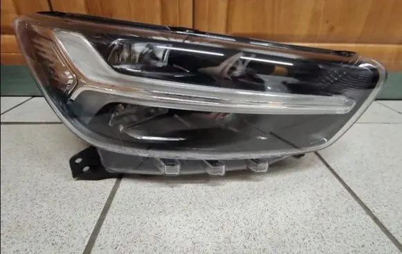 Volvo XC40 Headlight/headlamp 32133578