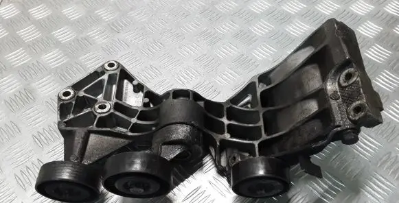 Mercedes-Benz B W245 Generator/alternator bracket A6402021040