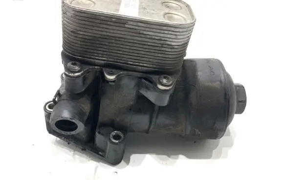 Volkswagen Tiguan Oil filter mounting bracket 