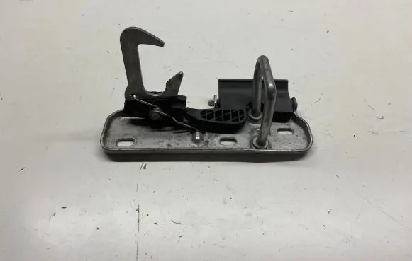 Volkswagen Golf VI Engine bonnet/hood lock/latch loop/hook 1Q0823480