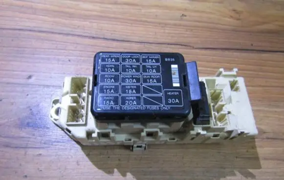 Mazda 323 F Fuse box set