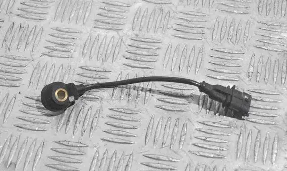 Toyota Corolla E120 E130 Crankshaft position sensor 