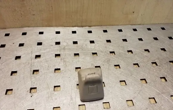 Sun visor clip/hook/bracket