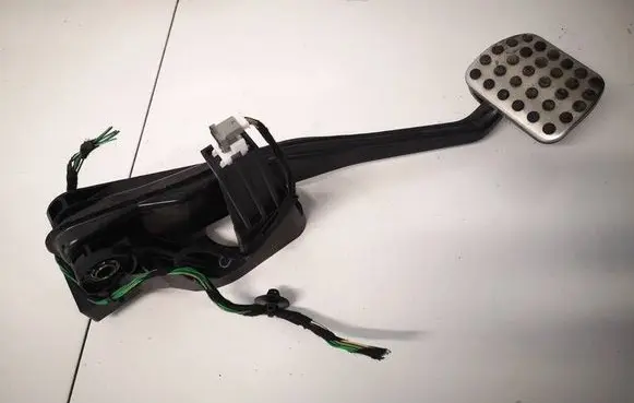 Mercedes-Benz A W176 Brake pedal A2462920208 A2462900019