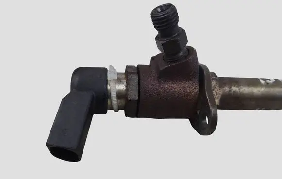 Citroen C6 Fuel injector 5U3Q9K546AA