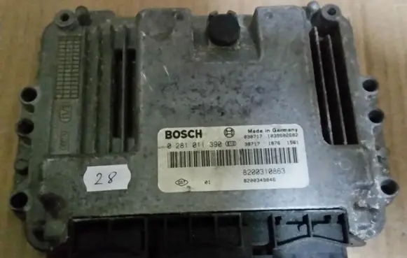 Renault Megane II Engine control unit/module 0281011390 8200310863 8200349846