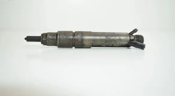 Audi A6 S6 C4 4A Fuel injector 028130201G