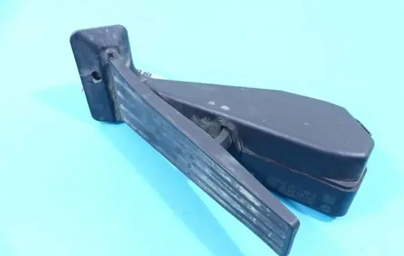 BMW 1 E81 E87 Accelerator throttle pedal 6770935 IMPRK1313468
