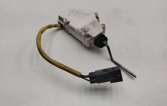 Volkswagen Sharan Fuel tank cap lock motor 7M0959775C 404155 95VW9B241AB