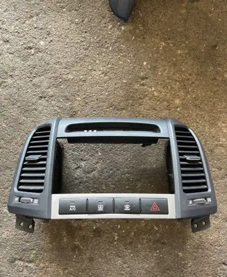 Hyundai Santa Fe Dash center air vent grill 945102B000