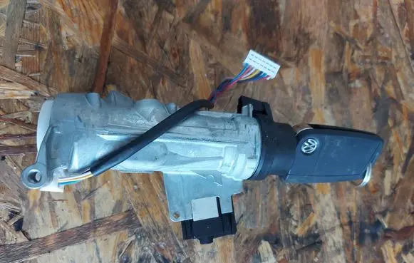 Volkswagen Tiguan Ignition lock 5Q0905865A