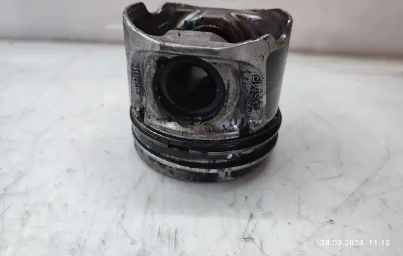 Nissan Qashqai+2 Piston 
