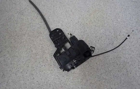 Hyundai ix20 Rear door lock