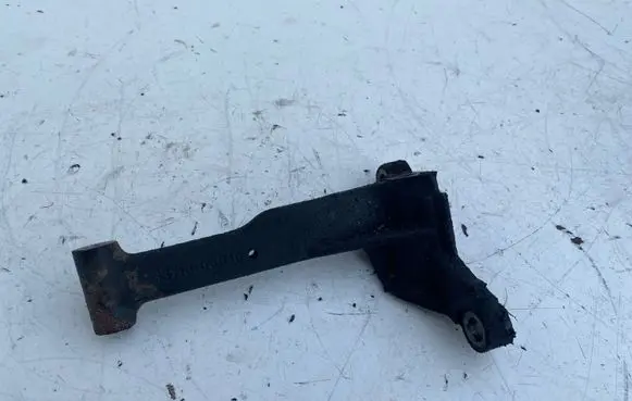 Toyota Avensis T270 Engine mounting bracket