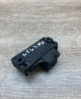 Renault Megane I Mass air flow meter 8768245