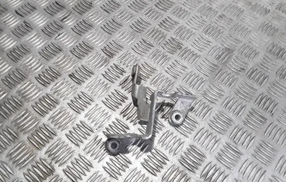 Ford Focus Gear shift cable bracket AV6R7474HD
