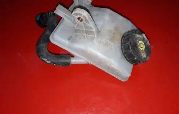 Opel Zafira C Brake fluid reservoir 13308774