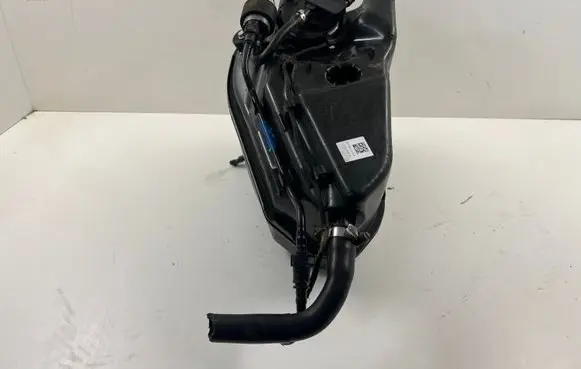 BMW 5 G30 G31 G38 AdBlue liquid reservoir 7381415 16197381415