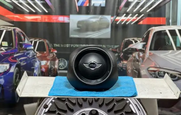 Steering wheel airbag