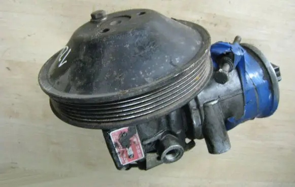 Mercedes-Benz E W124 Power steering pump 1244600280 A1244600280