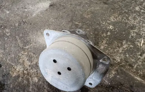 Opel Insignia A Engine mount bracket 13227734