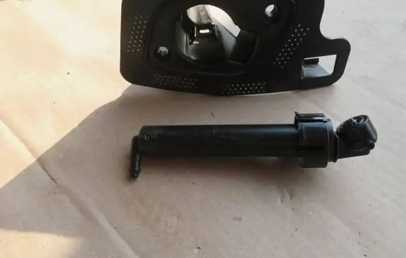 Volvo V60 Headlight washer spray nozzle 32328293