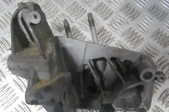 Ford Focus Engine mounting bracket 98mm61001a1a 98mm-61001-a1a