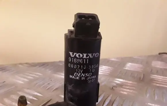 Volvo V70 Windscreen/windshield washer pump 9169611 0602103950
