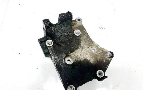Engine mounting bracket