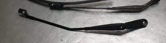 Volvo XC60 Front wiper blade arm 30753526