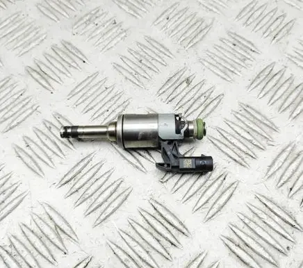 Volkswagen PASSAT B8 Fuel injector 0261500354 04E906036AF