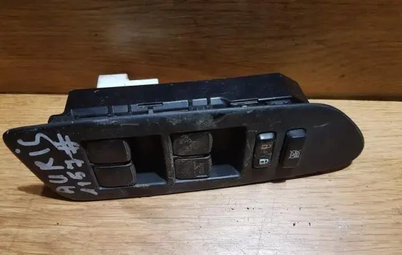 Toyota Auris 150 Electric window control switch 9230F76
