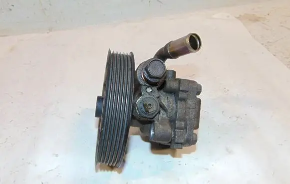 Mazda 3 I Power steering pump BP4M32600C BP4M32600A BP4M32600