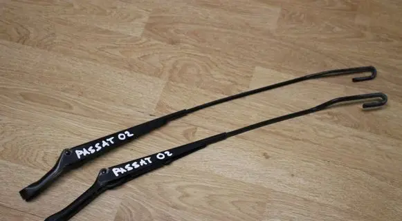 Volkswagen PASSAT B5.5 Front wiper blade arm 3B1955410