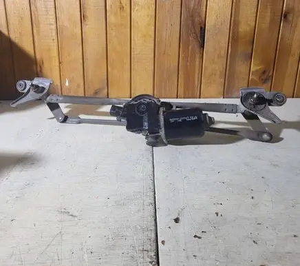 Front wiper linkage and motor