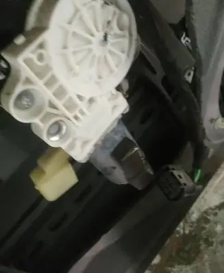 Mercedes-Benz CLS C219 Front door window regulator motor