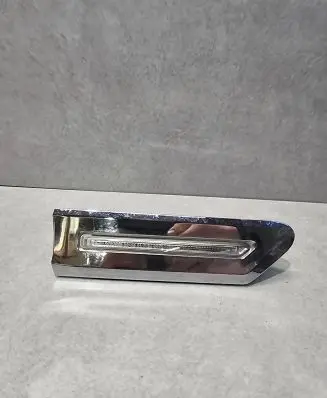 BMW 7 F01 F02 F03 F04 Front fender indicator light 6750100001 091006 7203372