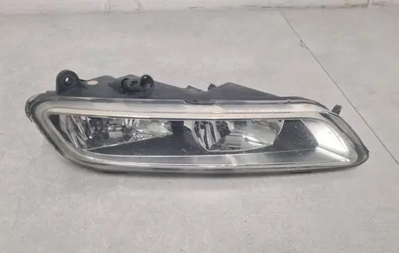 Volkswagen PASSAT B7 Front fog light 176623