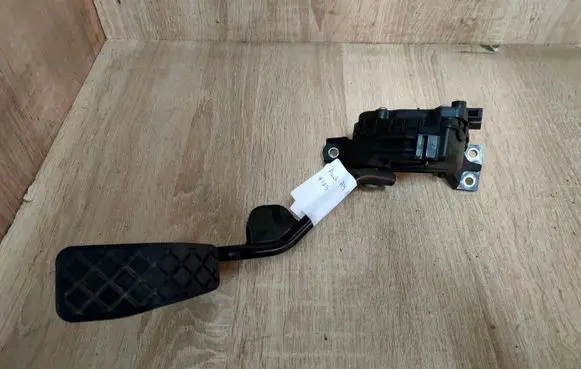 Audi A4 S4 B7 8E 8H Accelerator throttle pedal 8E2721523J