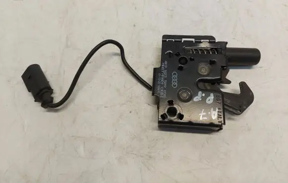Engine bonnet/hood lock/catch