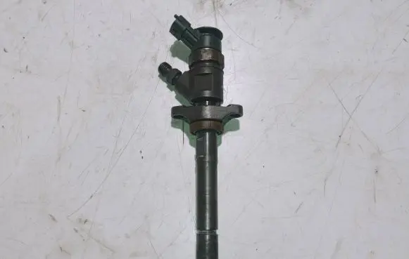 Ford Focus C-MAX Fuel injector 0445110297