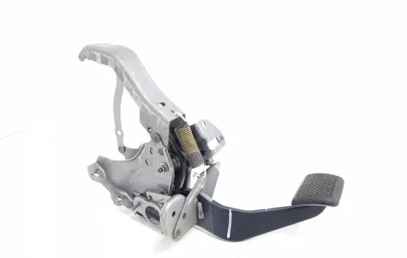 Toyota RAV 4 (XA40) Brake pedal