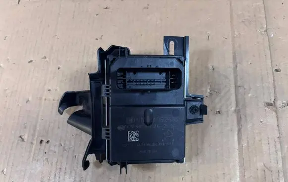 Opel Corsa E Fuel injection pump control unit/module 84082495 5DE93421625AA GA2495DB633415346