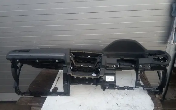 Volkswagen Golf VII Dashboard 562857091B