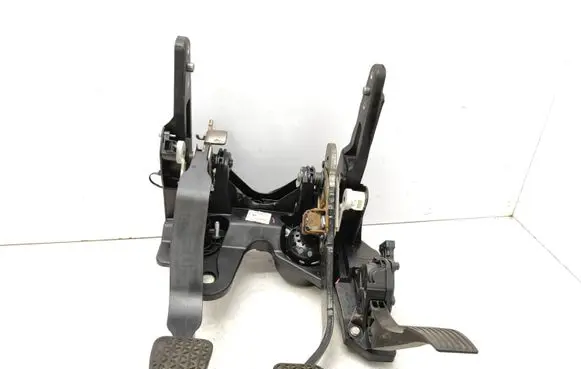 Opel Astra J Pedal assembly 13252175 13252702 6PV009765