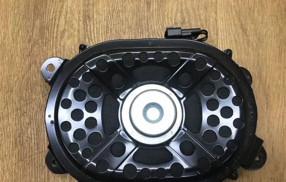 Land Rover Discovery 5 Subwoofer speaker HY3218808AB