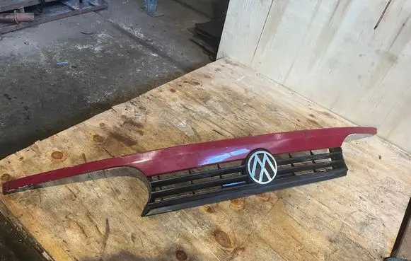 Volkswagen Golf III Front grill 1H6853653C