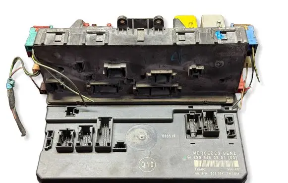 Mercedes-Benz Vito Viano W639 SAM control unit 6395450301 356165