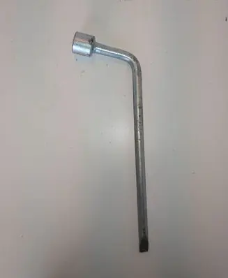 Toyota RAV 4 (XA30) Wheel nut wrench 